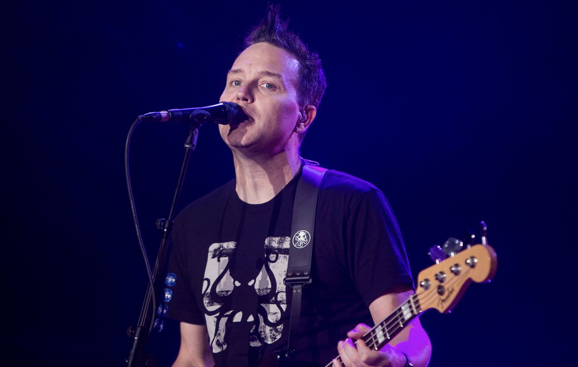 Mark Hoppus performs for first time since announcing he's cancerfree