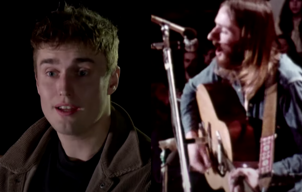 Sam Fender next to Alan Hull performing live