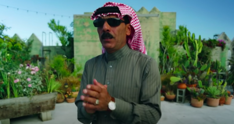 Omar Souleyman in Warni Warni video