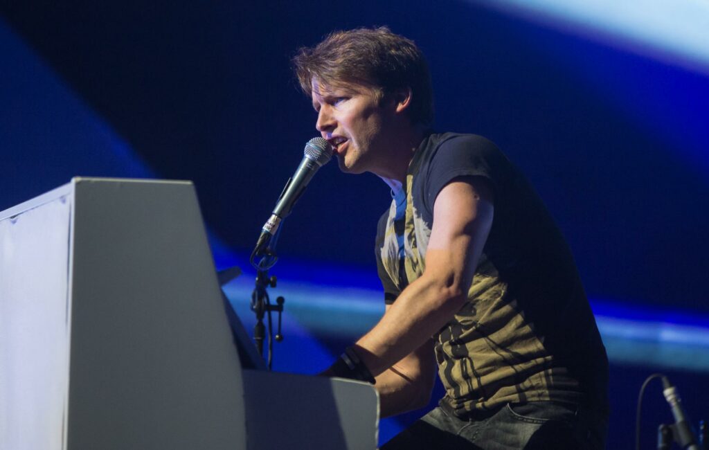 James Blunt plays the piano on stage