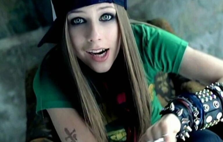 Avril Lavigne in the video for 'Sk8r Boi'