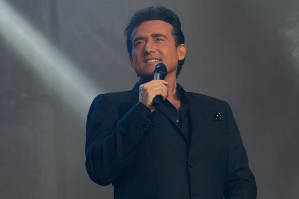 Carlos Marin performs live