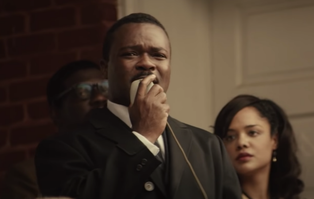 David Oyelowo holds a microphone playing Martin Luther King in 'Selma'