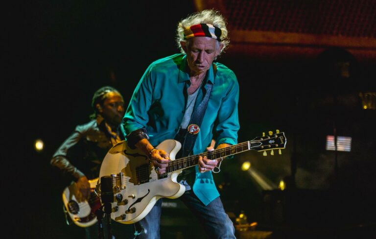 Keith Richards plays live with a white Gibson guitar