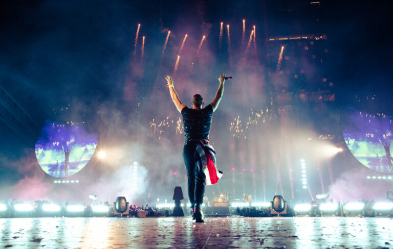 Chris Martin of Coldplay onstage in San José, 2022