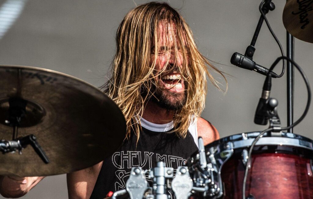 Taylor Hawkins performs live