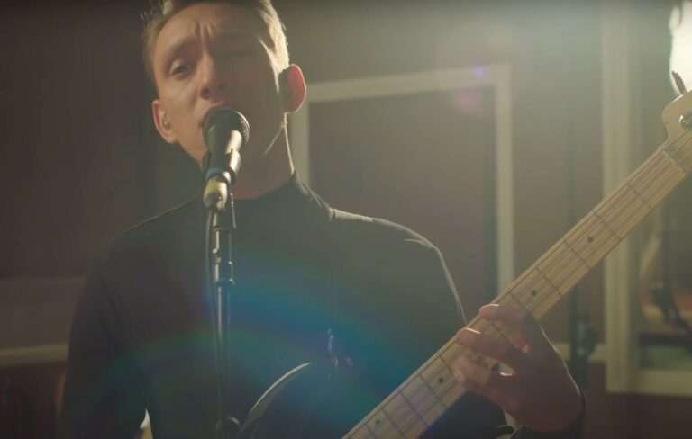 Oliver Sim performs with The xx at RAK Studios