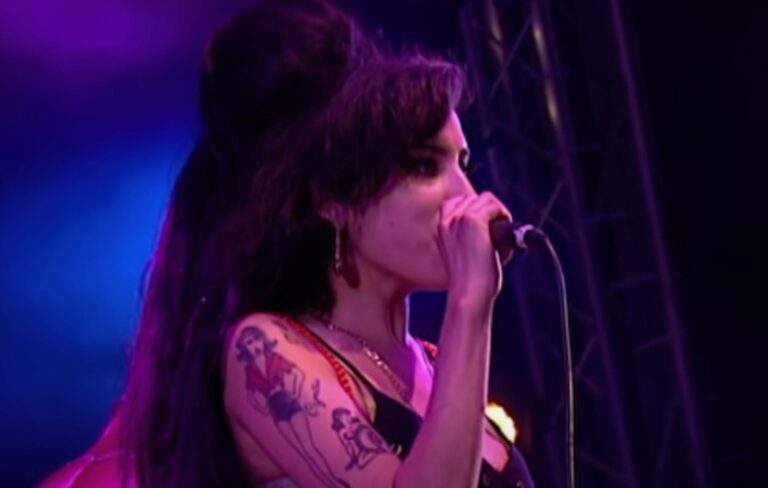 Amy Winehouse at Glastonbury 2007