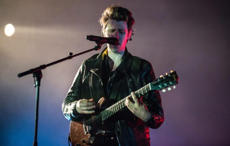 Jamie T performs live, 2016