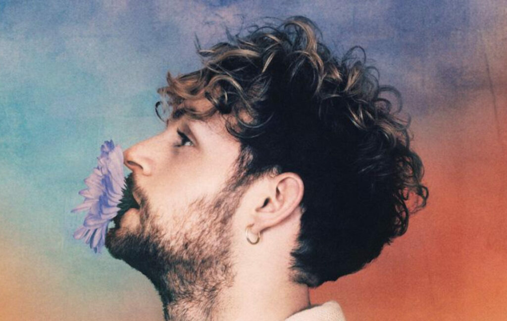 Tom Grennan on the cover for his single 'Remind Me'