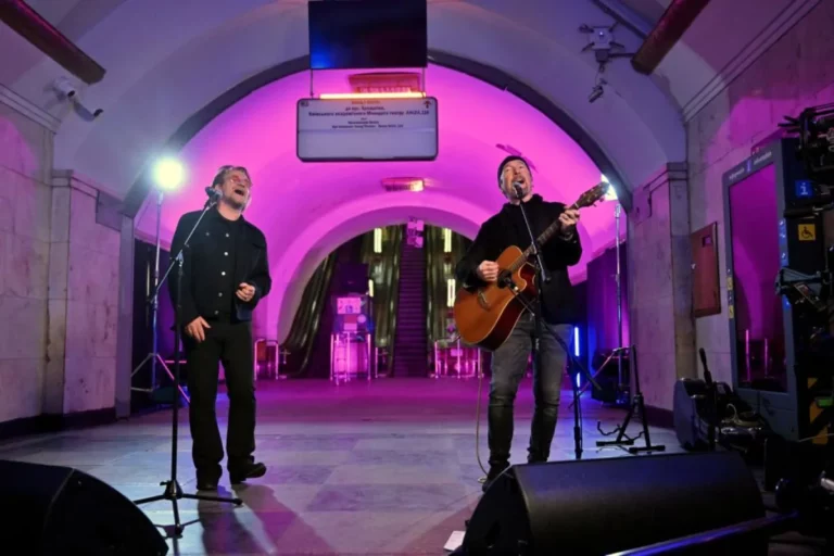 Bono and The Edge perform in Kyiv