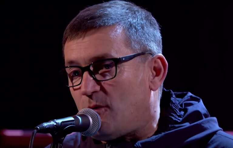 Paul Heaton performs live