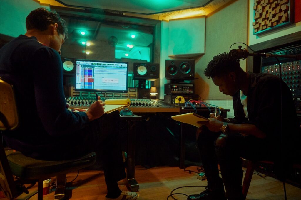 Lucky Daye records with Mark Ronson for his Syncing Sounds series