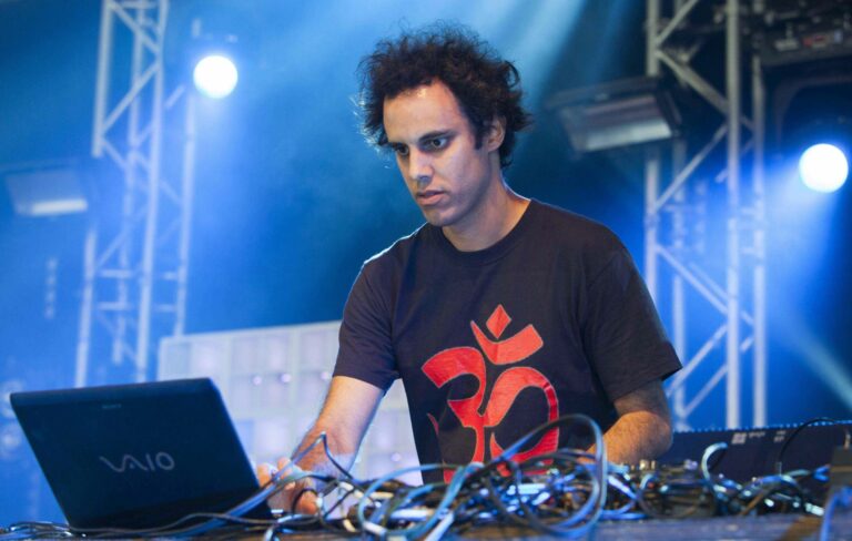 Four Tet performs live