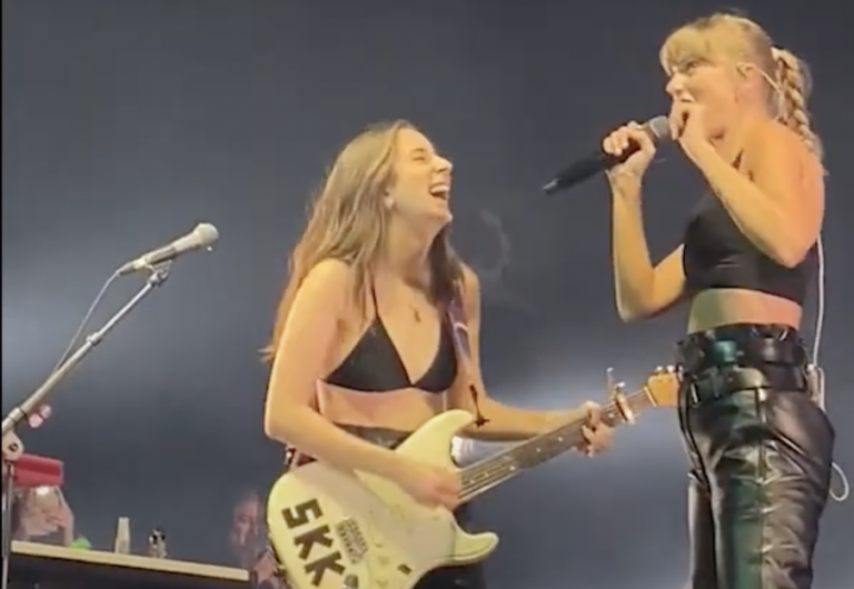 Taylor Swift and Haim perform live