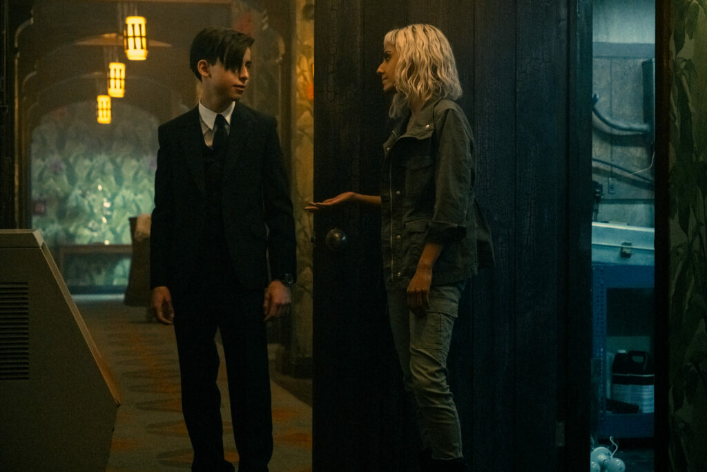 Aidan Gallagher as Number Five and Ritu Arya as Lila Pitts in Season 3, Episode 3 of The Umbrella Academy
