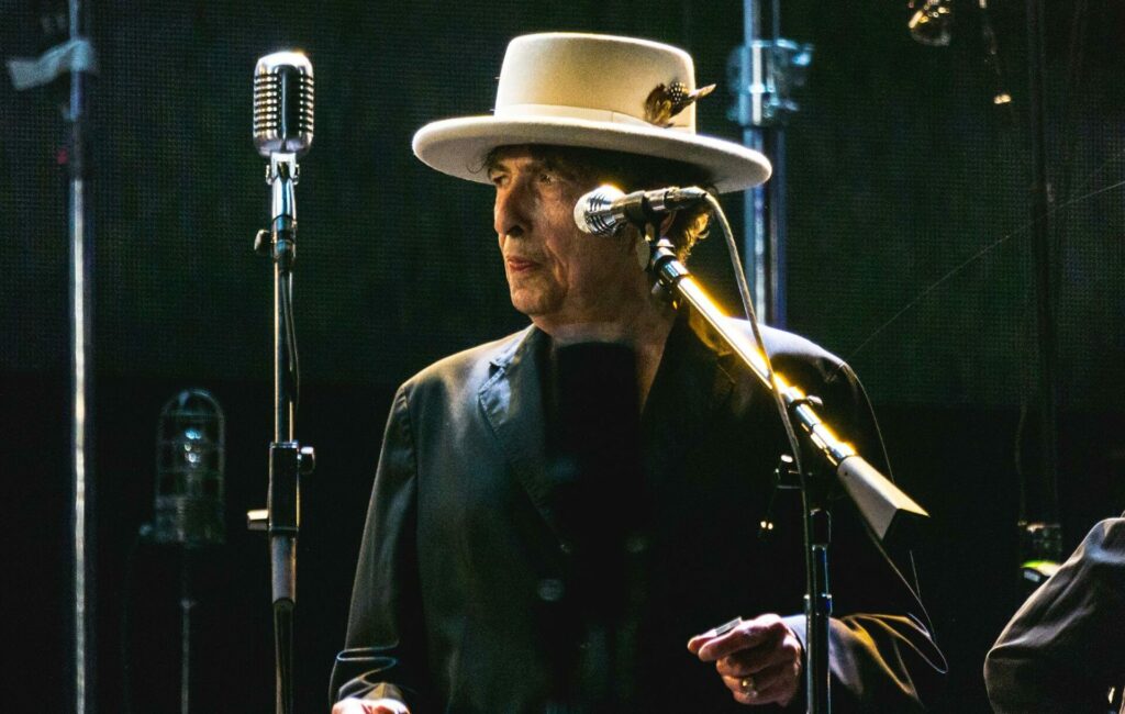 Bob Dylan pictured wearing a cream hat while performing live in 2017
