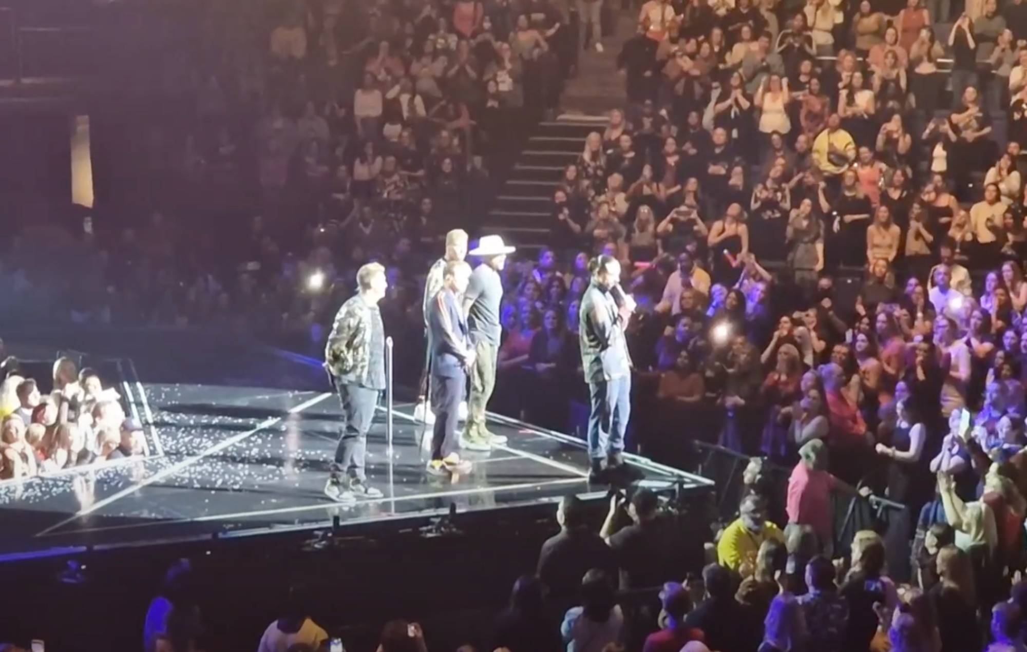 Backstreet Boys pay tribute to Aaron Carter at London concert: 'We lost one  of our family members' - Good Morning America