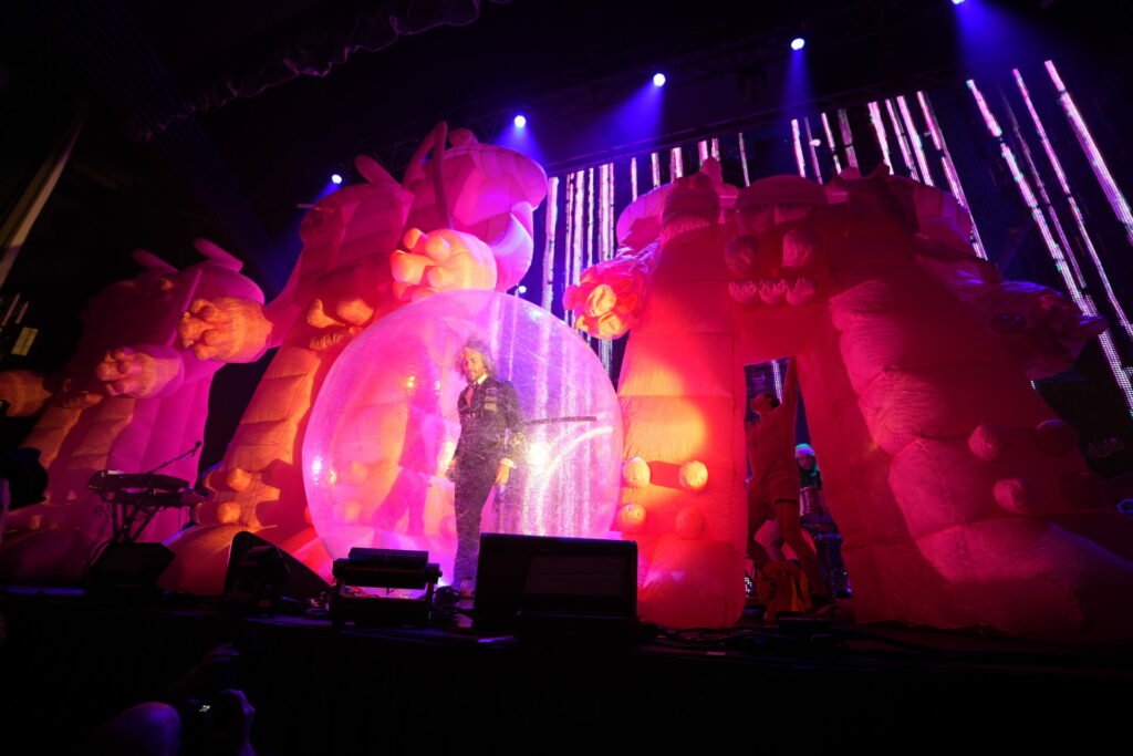 Watch The Flaming Lips kick off their 'Yoshimi Battles The Pink Robots ...