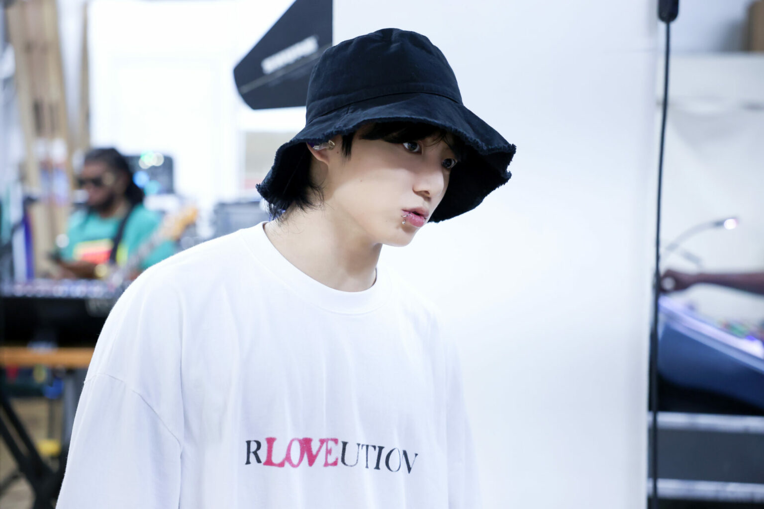 Jung Kook shares unseen photos and tells us about 'Seven'