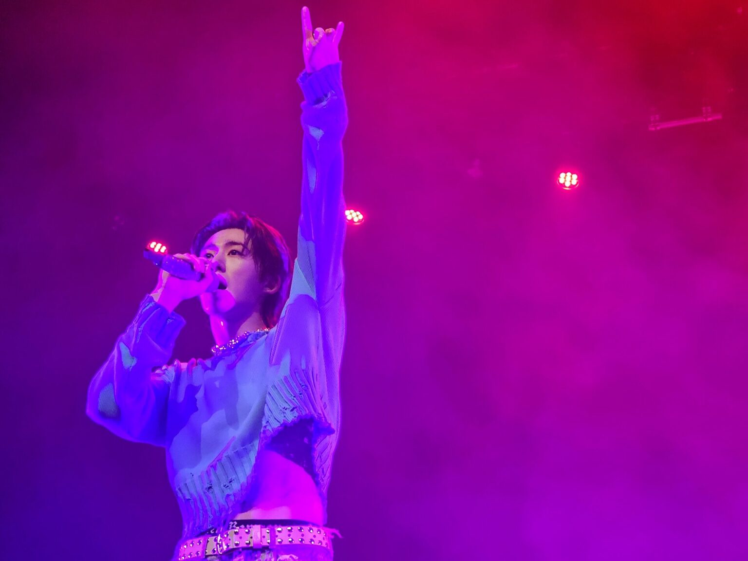 B I Live In London Korean Idol Puts On A Masterclass Of Live Performance