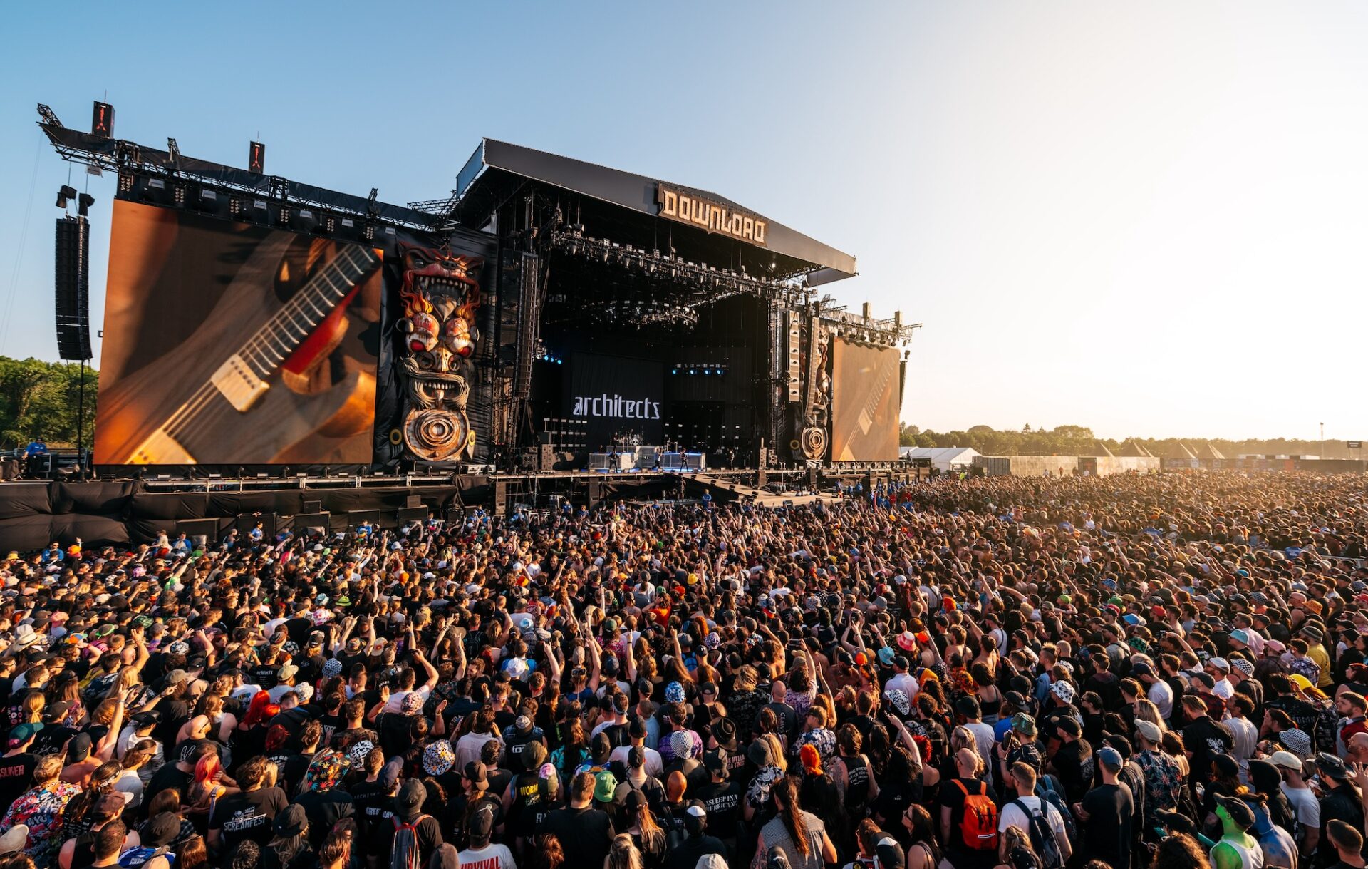 Download en download Latitude- en Isle of Wight-festivals Barclays treedt af als sponsor na boycot van band