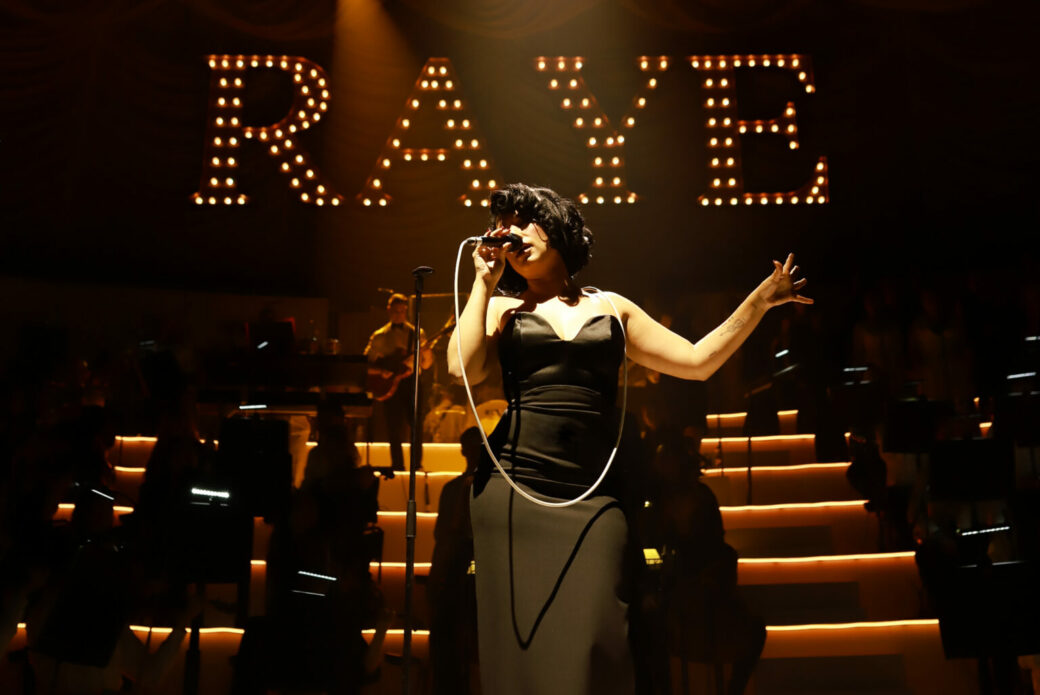 RAYE Live In London British Music s Newest Superstar Has Her Moment Of 