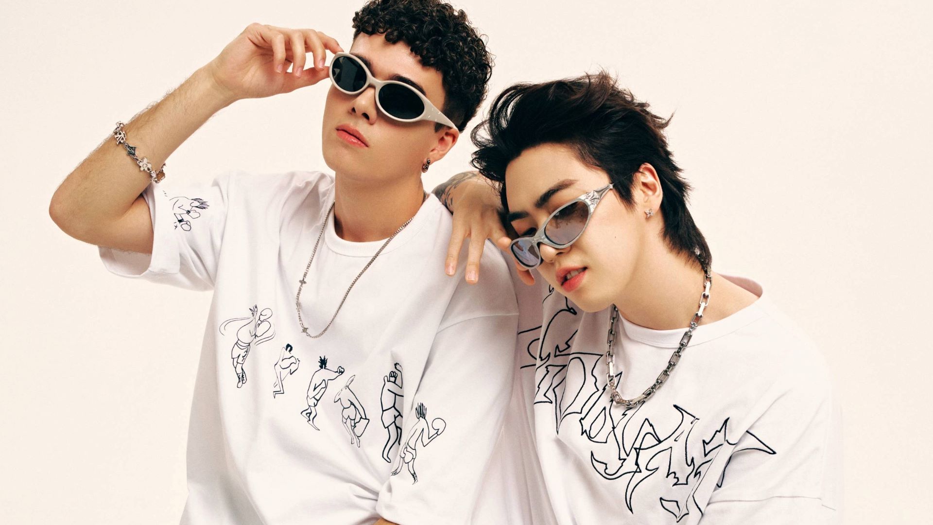 Singers JUNNY and Levent Gieger wearing sunglasses