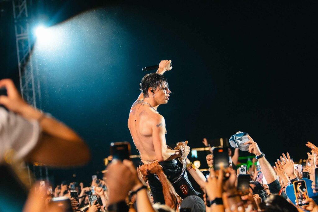 Yungblud performing at Electric Castle 2025