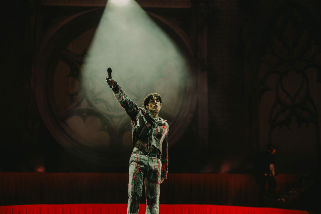 Bring Me The Horizon's Oli Sykes performs live at Leeds Festival (Picture: @anothergoddamnphotographer)