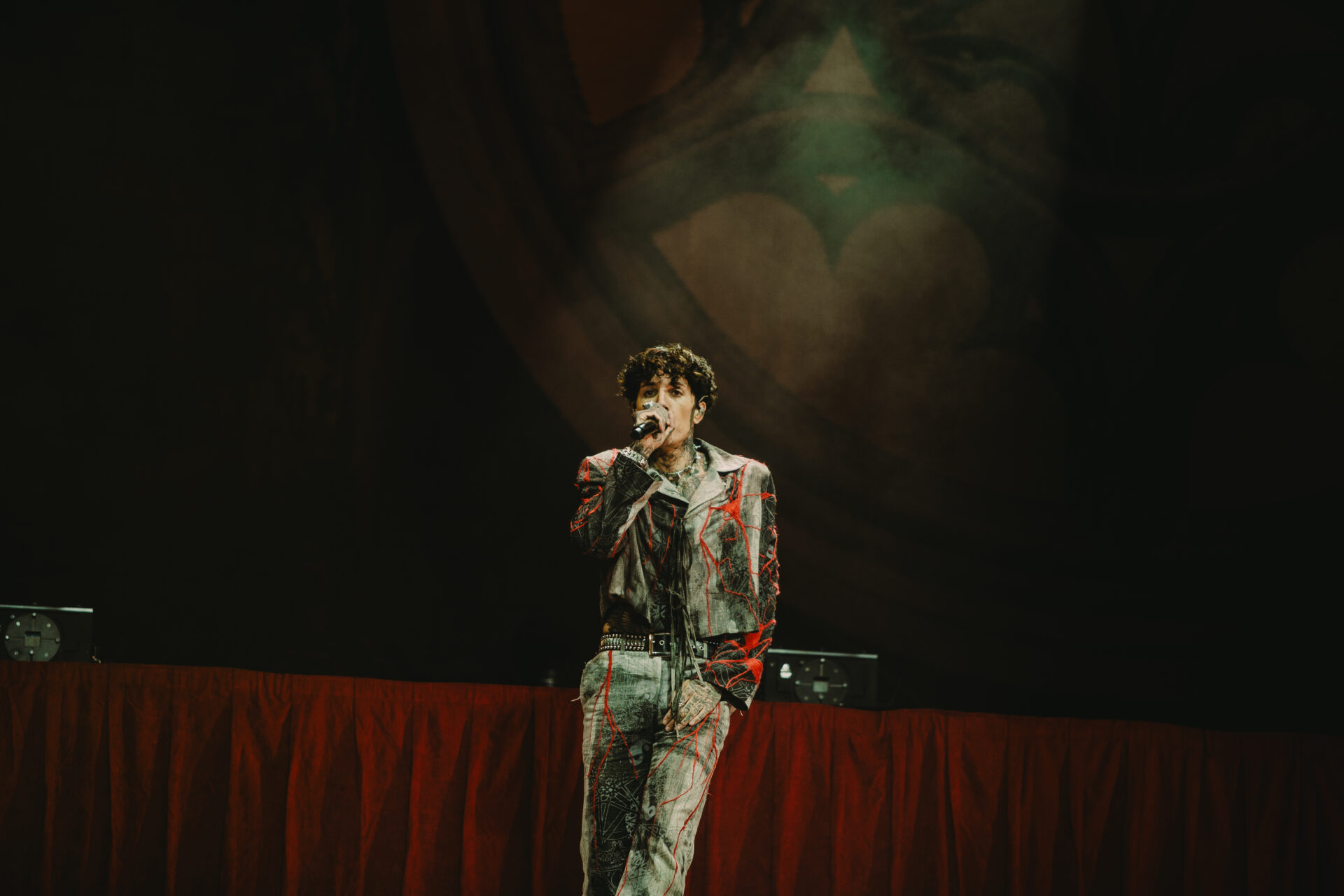 Bring Me The Horizon's Oli Sykes performs live at Leeds Festival (Picture: @anothergoddamnphotographer)