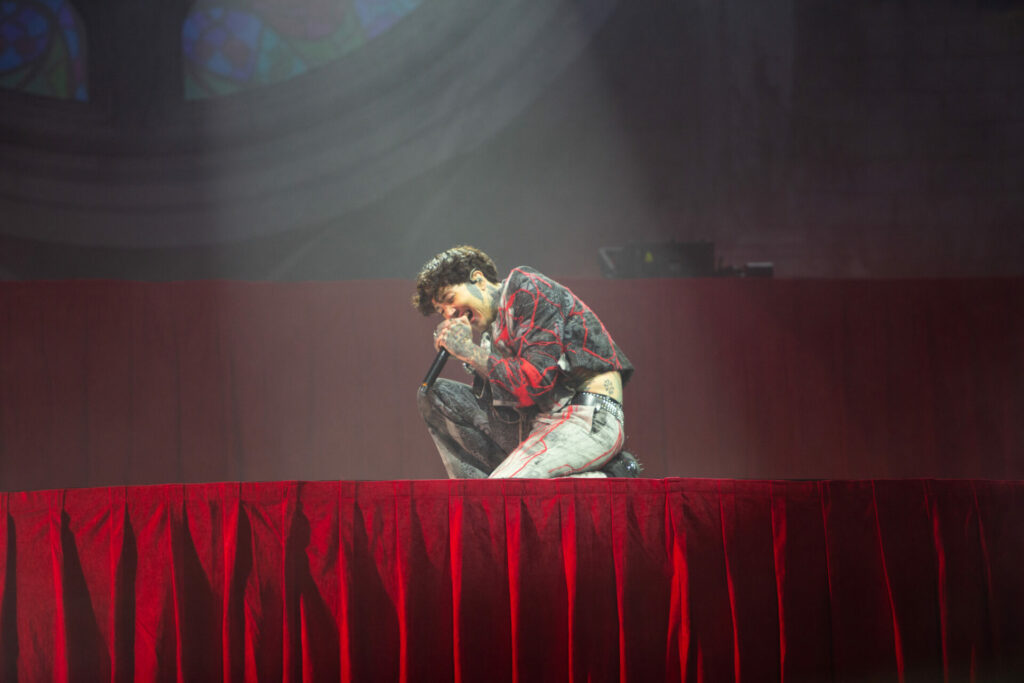 Bring Me The Horizon's Oli Sykes performs live at Leeds Festival (Picture: @anothergoddamnphotographer)
