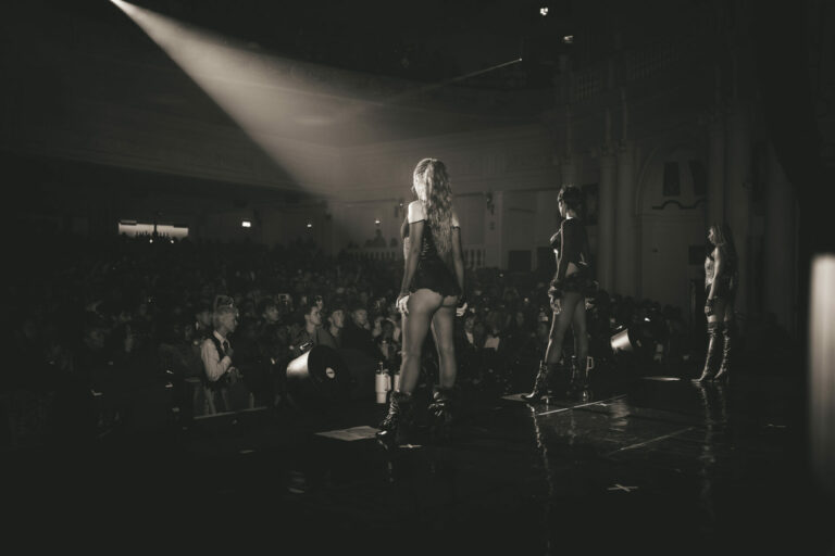FLO live in London