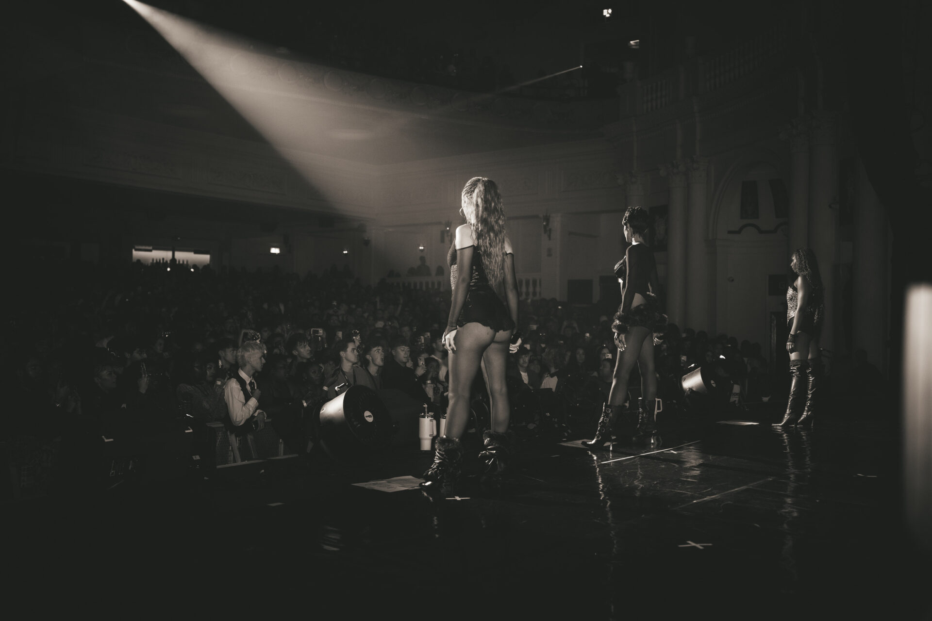 FLO live in London