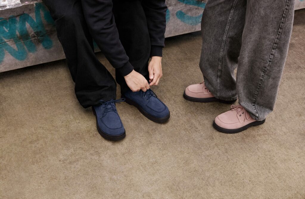 Lifestyle shot of the Birkenstock Highwood Moc Lace Low in pink clay and navy