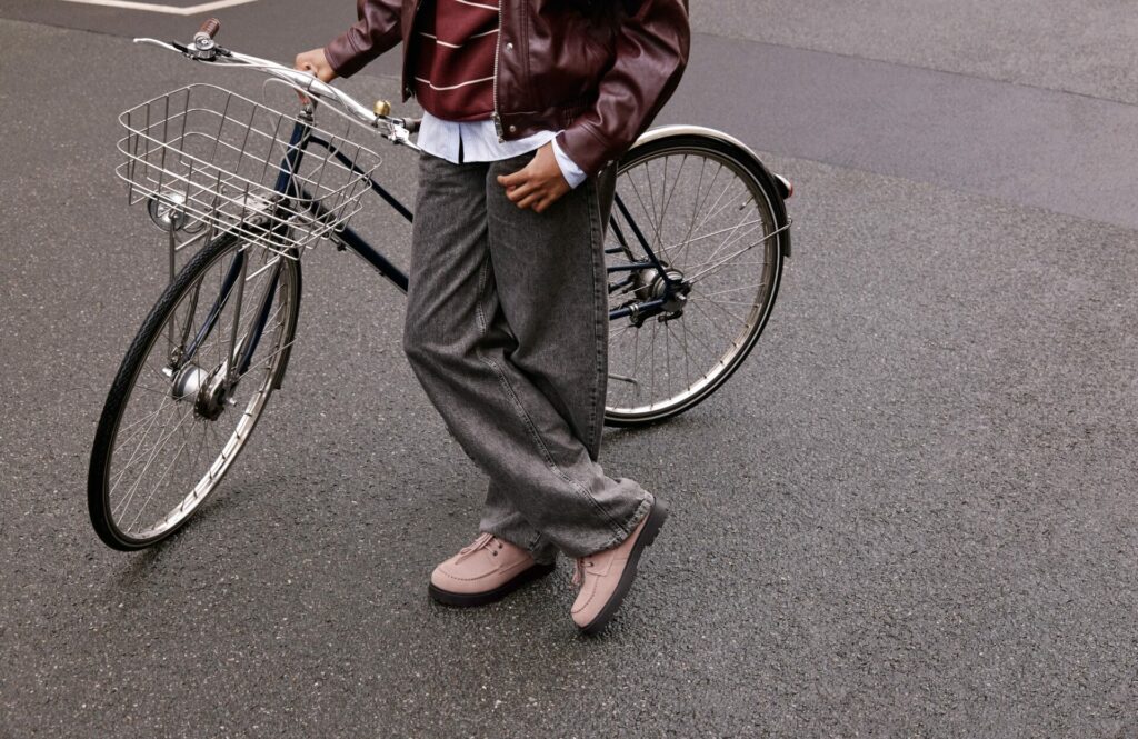 Lifestyle shot of the Birkenstock Highwood Moc Lace Low in pink clay
